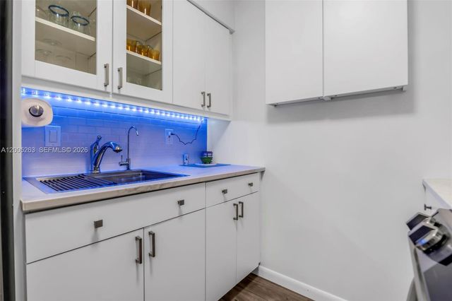 901 SW 11th Ave 17H, Hallandale Beach, FL 33009