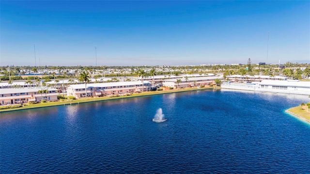 901 SW 11th Ave 17H, Hallandale Beach, FL 33009