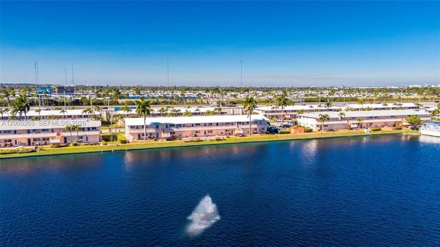 901 SW 11th Ave 17H, Hallandale Beach, FL 33009