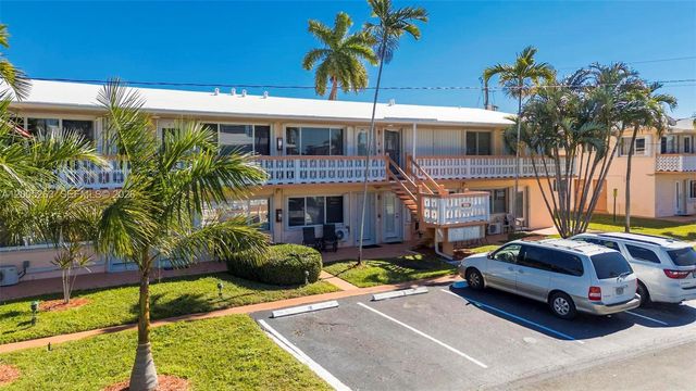 901 SW 11th Ave 17H, Hallandale Beach, FL 33009