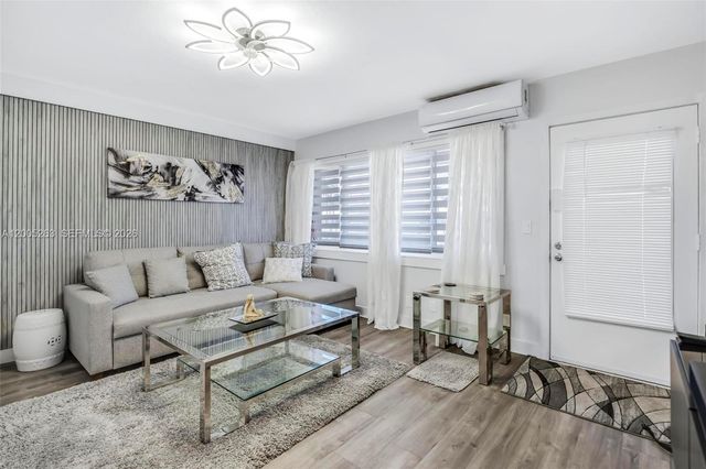 901 SW 11th Ave 17H, Hallandale Beach, FL 33009