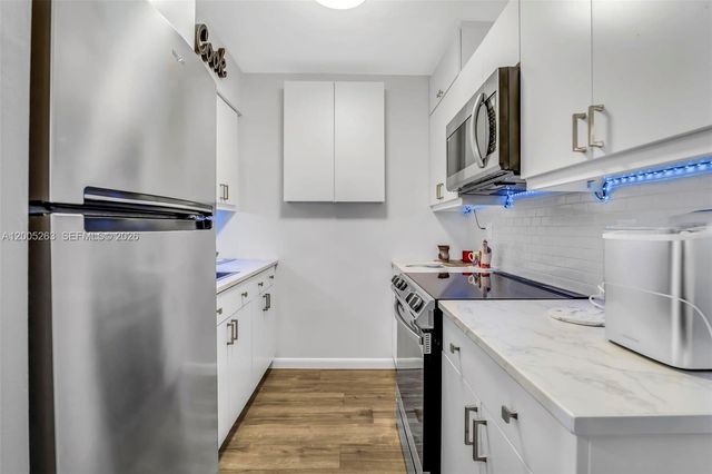 901 SW 11th Ave 17H, Hallandale Beach, FL 33009