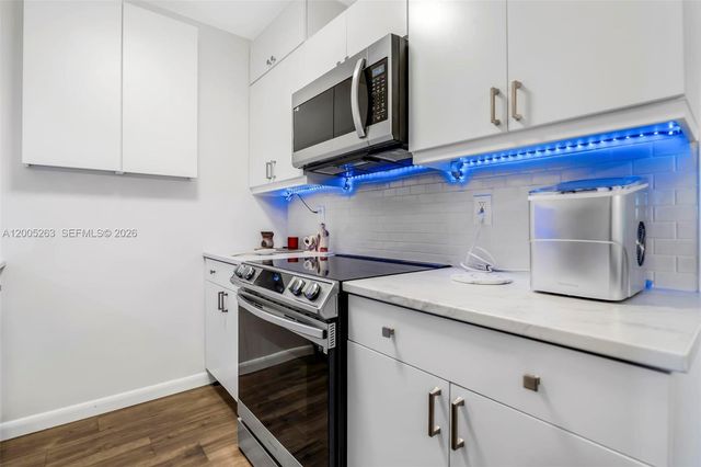 901 SW 11th Ave 17H, Hallandale Beach, FL 33009