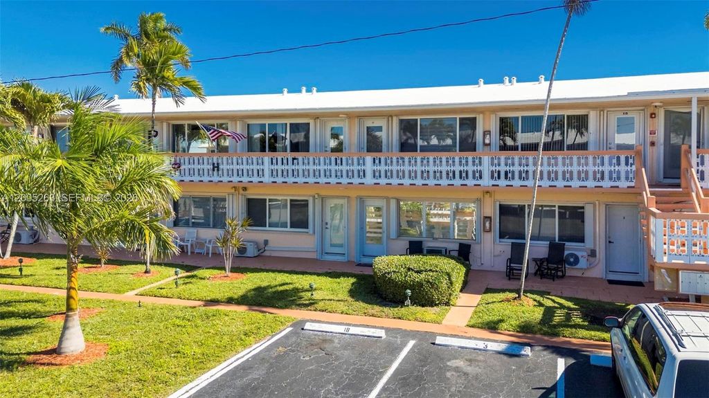 901 SW 11th Ave 17H, Hallandale Beach, FL 33009