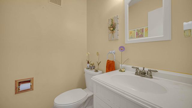 495 Meadowwood Drive, Valparaiso, IN 46385