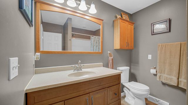 495 Meadowwood Drive, Valparaiso, IN 46385