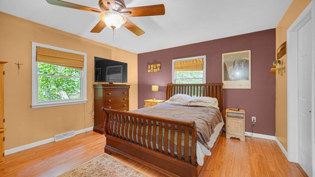 495 Meadowwood Drive, Valparaiso, IN 46385