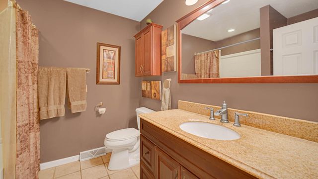 495 Meadowwood Drive, Valparaiso, IN 46385