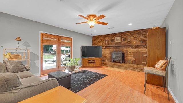 495 Meadowwood Drive, Valparaiso, IN 46385