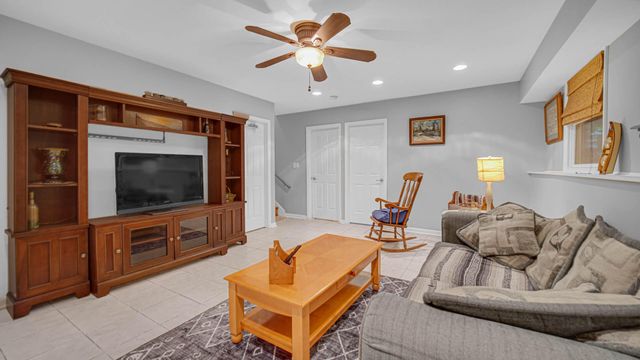 495 Meadowwood Drive, Valparaiso, IN 46385