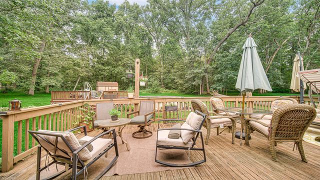 495 Meadowwood Drive, Valparaiso, IN 46385