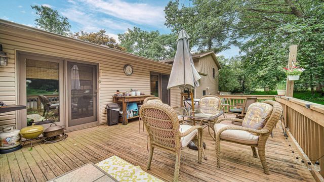 495 Meadowwood Drive, Valparaiso, IN 46385