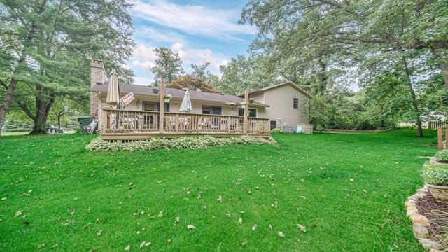 495 Meadowwood Drive, Valparaiso, IN 46385