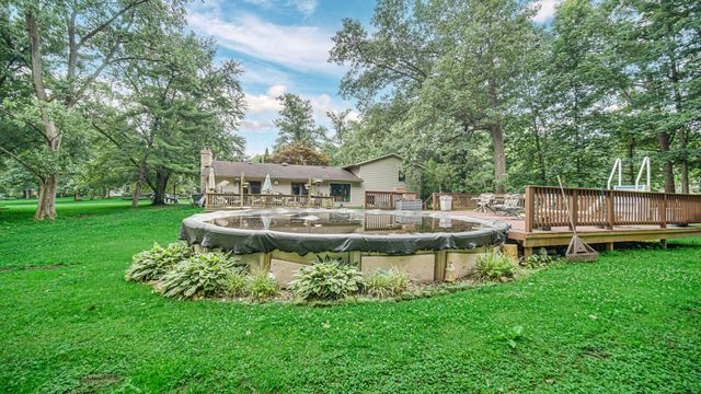 495 Meadowwood Drive, Valparaiso, IN 46385