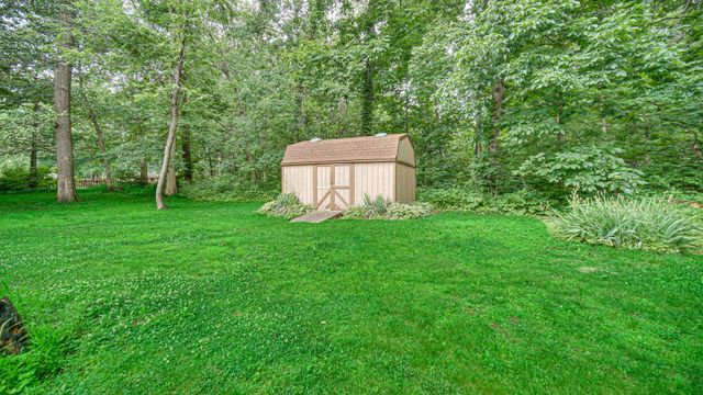 495 Meadowwood Drive, Valparaiso, IN 46385