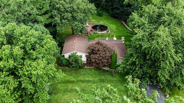 495 Meadowwood Drive, Valparaiso, IN 46385