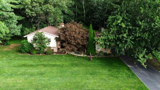 495 Meadowwood Drive, Valparaiso, IN 46385