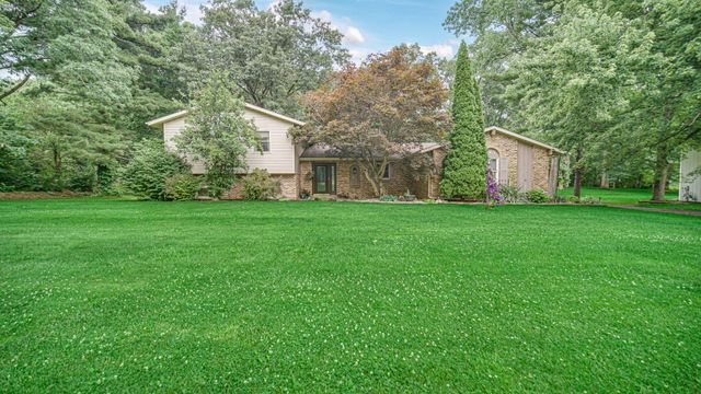 495 Meadowwood Drive, Valparaiso, IN 46385