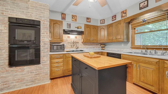 495 Meadowwood Drive, Valparaiso, IN 46385
