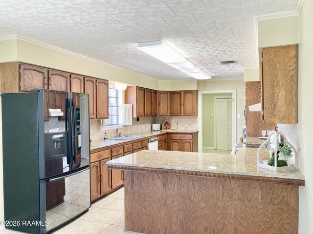 416 E 5th Street, Crowley, LA 70526