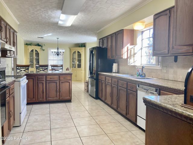 416 E 5th Street, Crowley, LA 70526