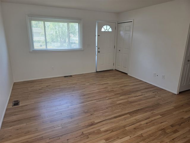 1060 Commonwealth Avenue, Ypsilanti, MI 48198