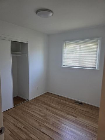 1060 Commonwealth Avenue, Ypsilanti, MI 48198