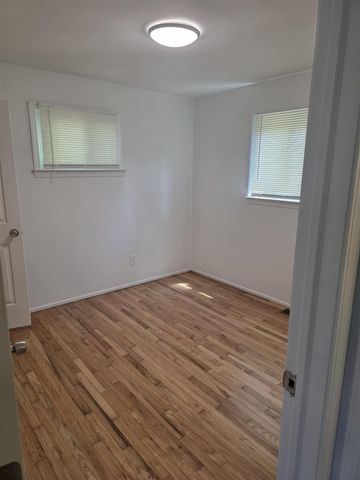 1060 Commonwealth Avenue, Ypsilanti, MI 48198