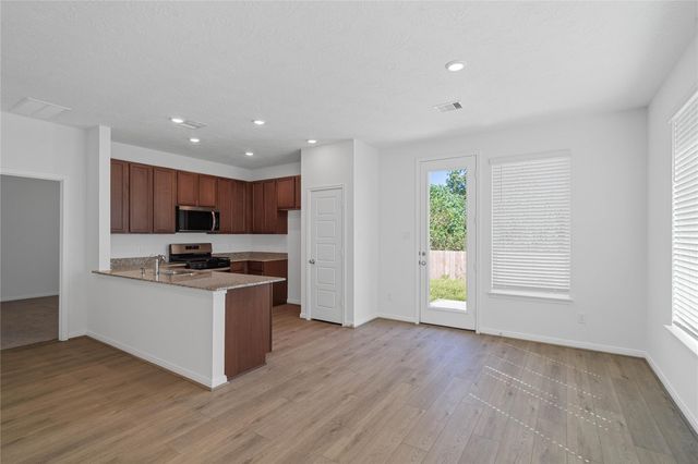 5619 Blackbird Lane, Hitchcock, TX 77563