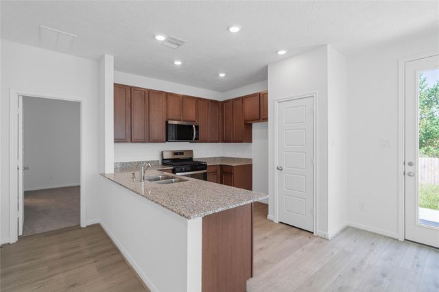 5619 Blackbird Lane, Hitchcock, TX 77563