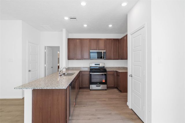 5619 Blackbird Lane, Hitchcock, TX 77563