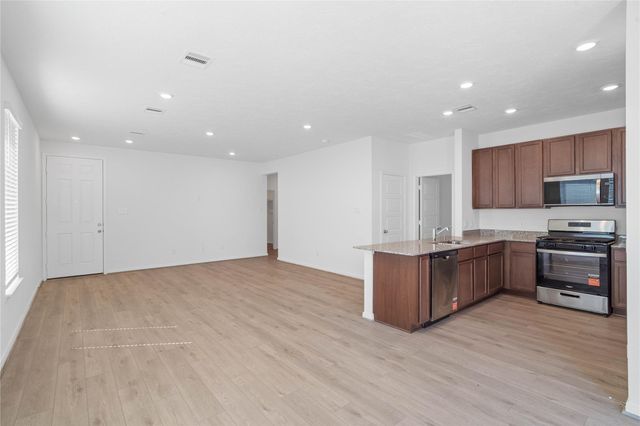 5619 Blackbird Lane, Hitchcock, TX 77563