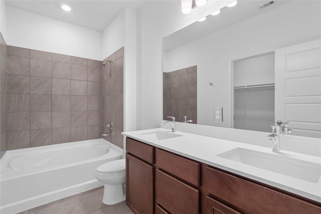 5619 Blackbird Lane, Hitchcock, TX 77563