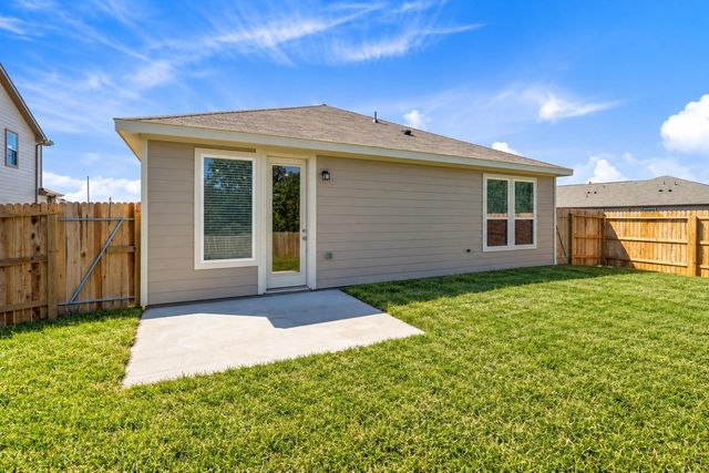 5619 Blackbird Lane, Hitchcock, TX 77563