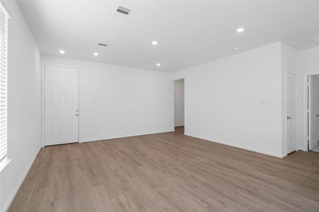 5619 Blackbird Lane, Hitchcock, TX 77563