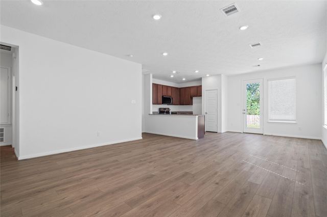 5619 Blackbird Lane, Hitchcock, TX 77563