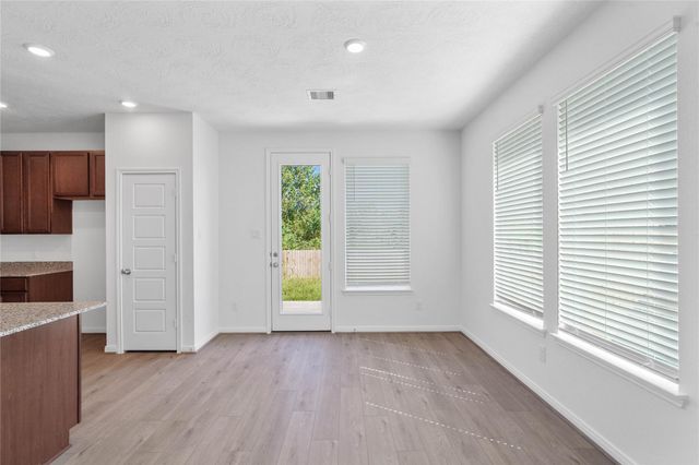 5619 Blackbird Lane, Hitchcock, TX 77563