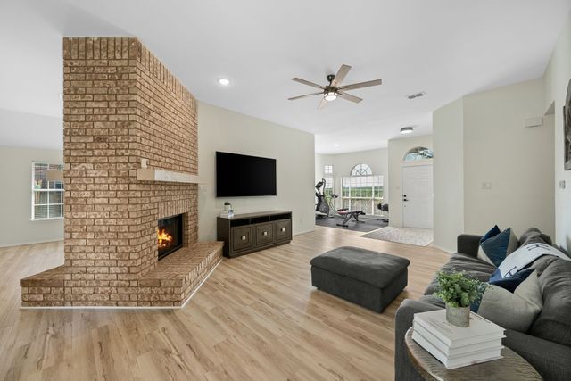 5084 Lakeshore Boulevard, The Colony, TX 75056