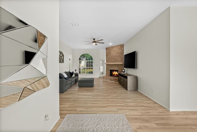 5084 Lakeshore Boulevard, The Colony, TX 75056