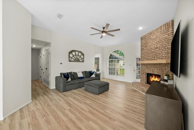 5084 Lakeshore Boulevard, The Colony, TX 75056