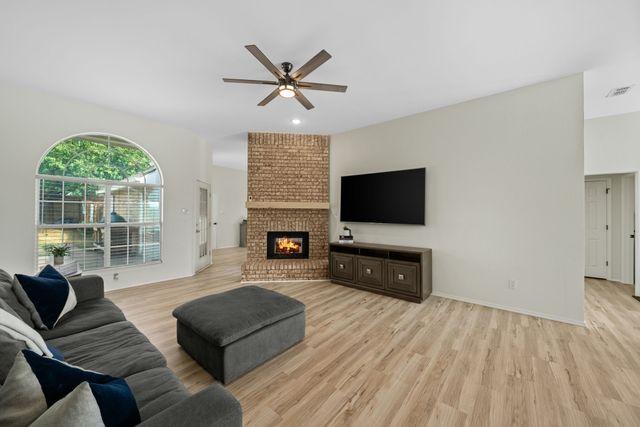 5084 Lakeshore Boulevard, The Colony, TX 75056