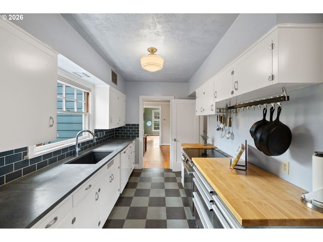 900 Ne 3RD Ave, Hillsboro, OR 97124