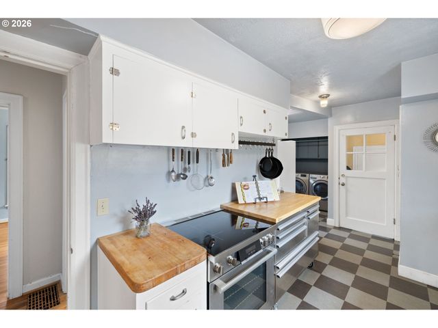 900 Ne 3RD Ave, Hillsboro, OR 97124