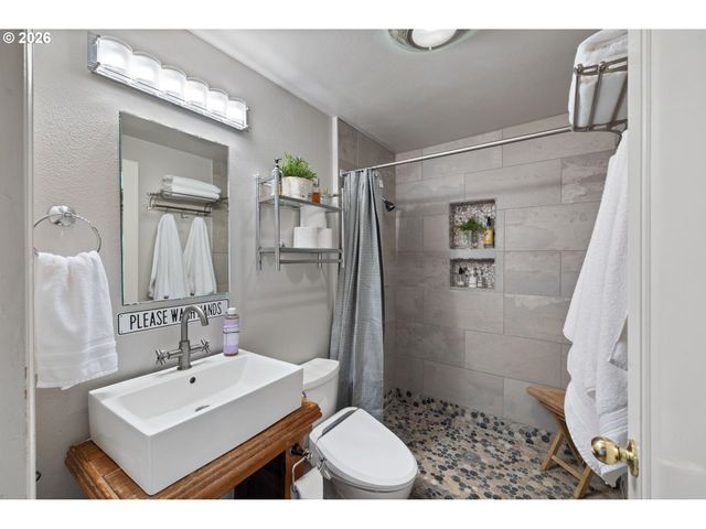 900 Ne 3RD Ave, Hillsboro, OR 97124
