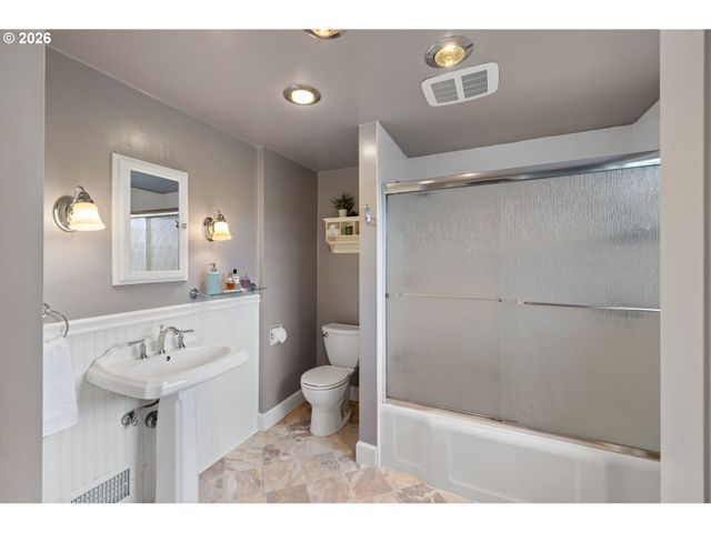 900 Ne 3RD Ave, Hillsboro, OR 97124