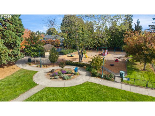 900 Ne 3RD Ave, Hillsboro, OR 97124