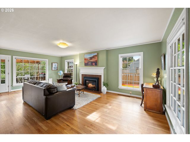900 Ne 3RD Ave, Hillsboro, OR 97124