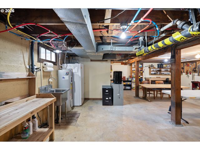 900 Ne 3RD Ave, Hillsboro, OR 97124