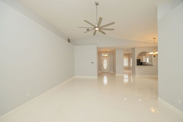 573 Boxwood Pl, St Augustine, FL 32086