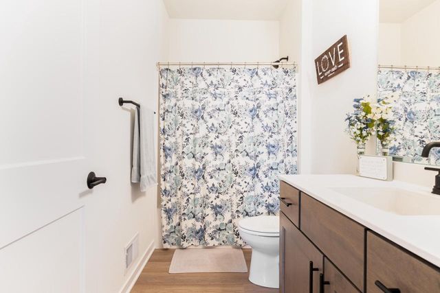 N174W20632 Laurel Springs CIRCLE, Jackson, WI 53037